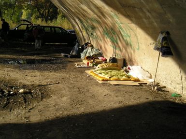 sdlo bezdomovc pod Libeskm mostem